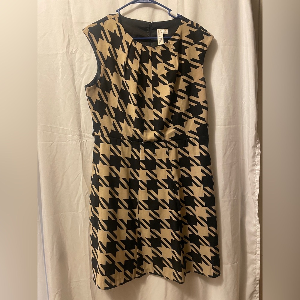 Emma & Michele Black and Tan Sheath Midi Dress